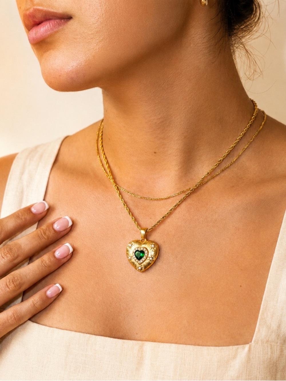 New 18K Gold Plated Vintage Emerald Heart Locket Necklace - Picture 2 of 3